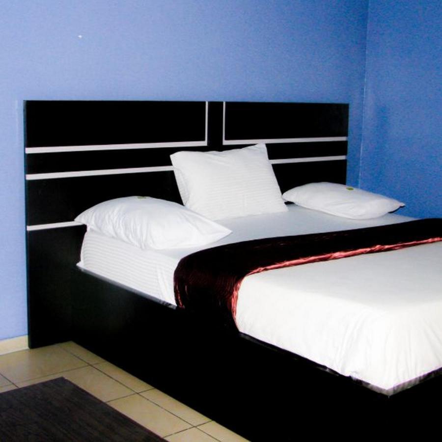 Room In Lodge - Londa Hotel And Suites Порт-Харкорт Экстерьер фото
